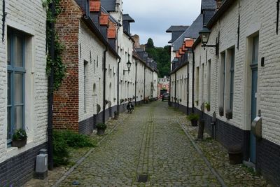 Narrow walkway along buildings