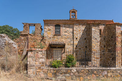 Bishop's hospital. navatrasierra, las villuercas, los ibores and la jara geopark, caceres, spain