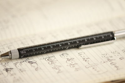 Concept of calculation and measures with a pen equipped with units of measure