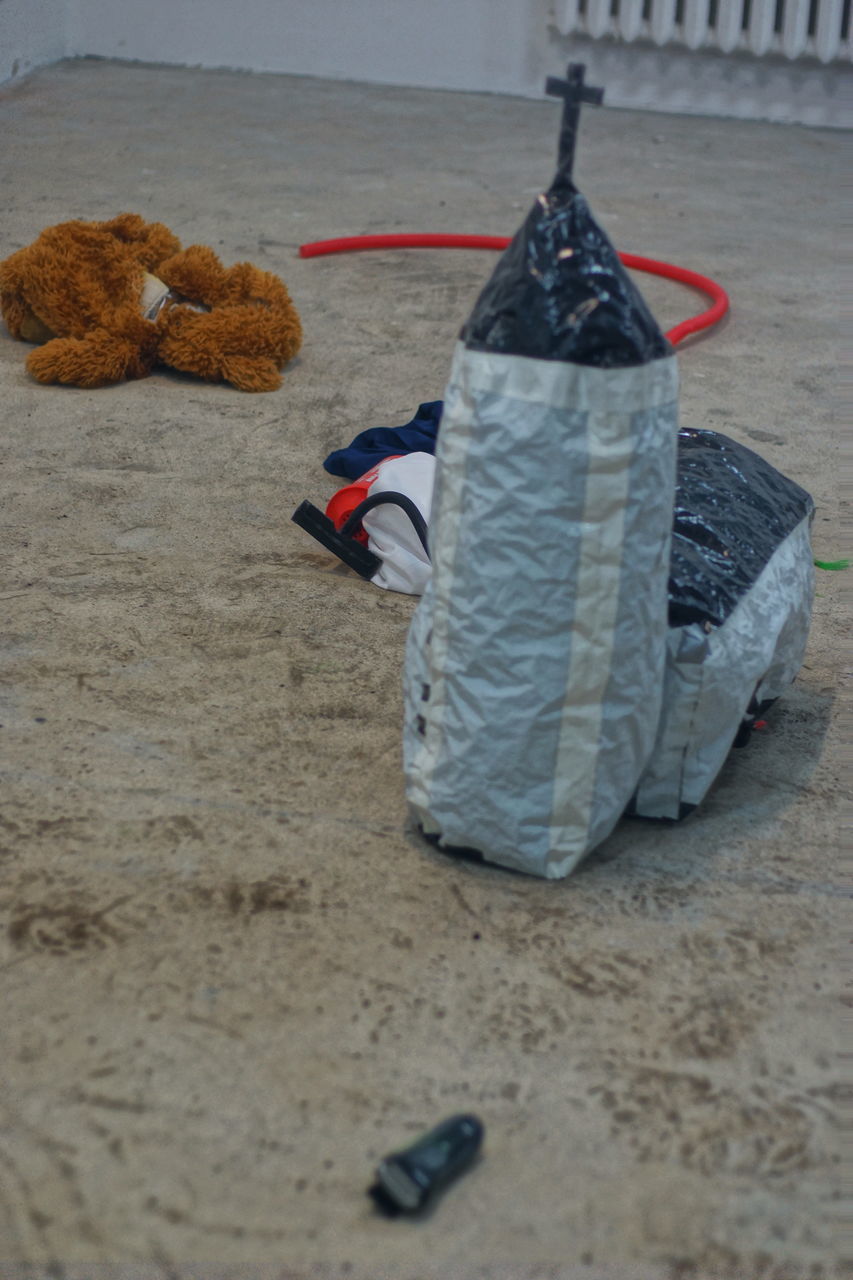 HIGH ANGLE VIEW OF TOY ON BEACH