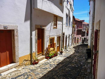 Narrow alley amidst buildings in city