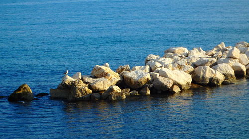 Panoramic view of sea against rocks