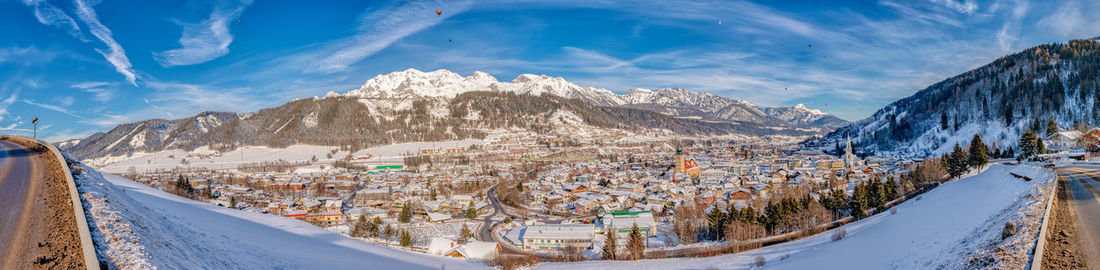 The baloons over schladming. ski resort in austria. panoramic views of the city