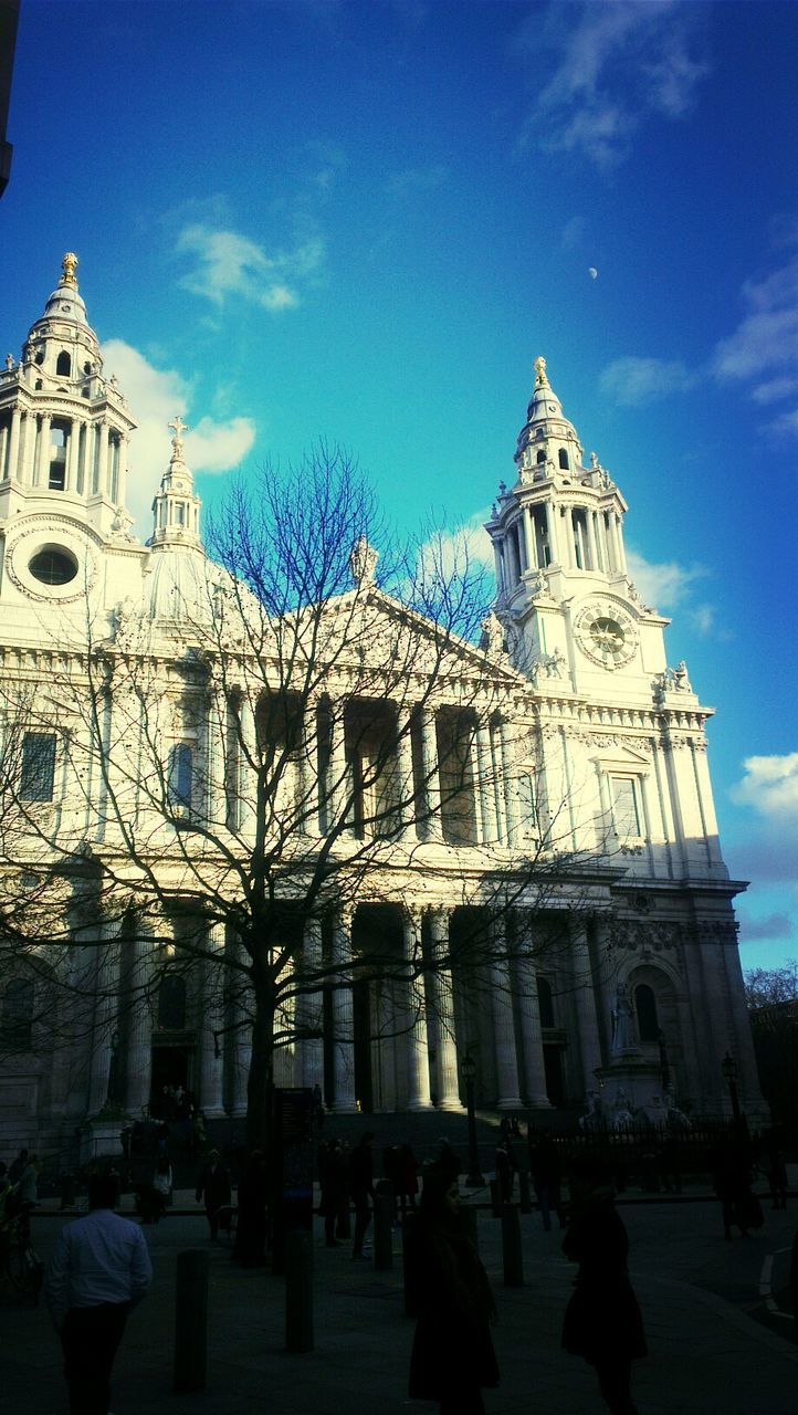 architecture, building exterior, built structure, religion, place of worship, large group of people, church, spirituality, famous place, sky, travel destinations, cathedral, tourism, person, history, travel, men