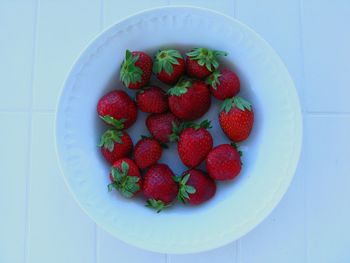 Directly above shot of strawberries in plate on table