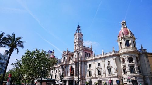 Plaza del ayuntamiento against blue sky