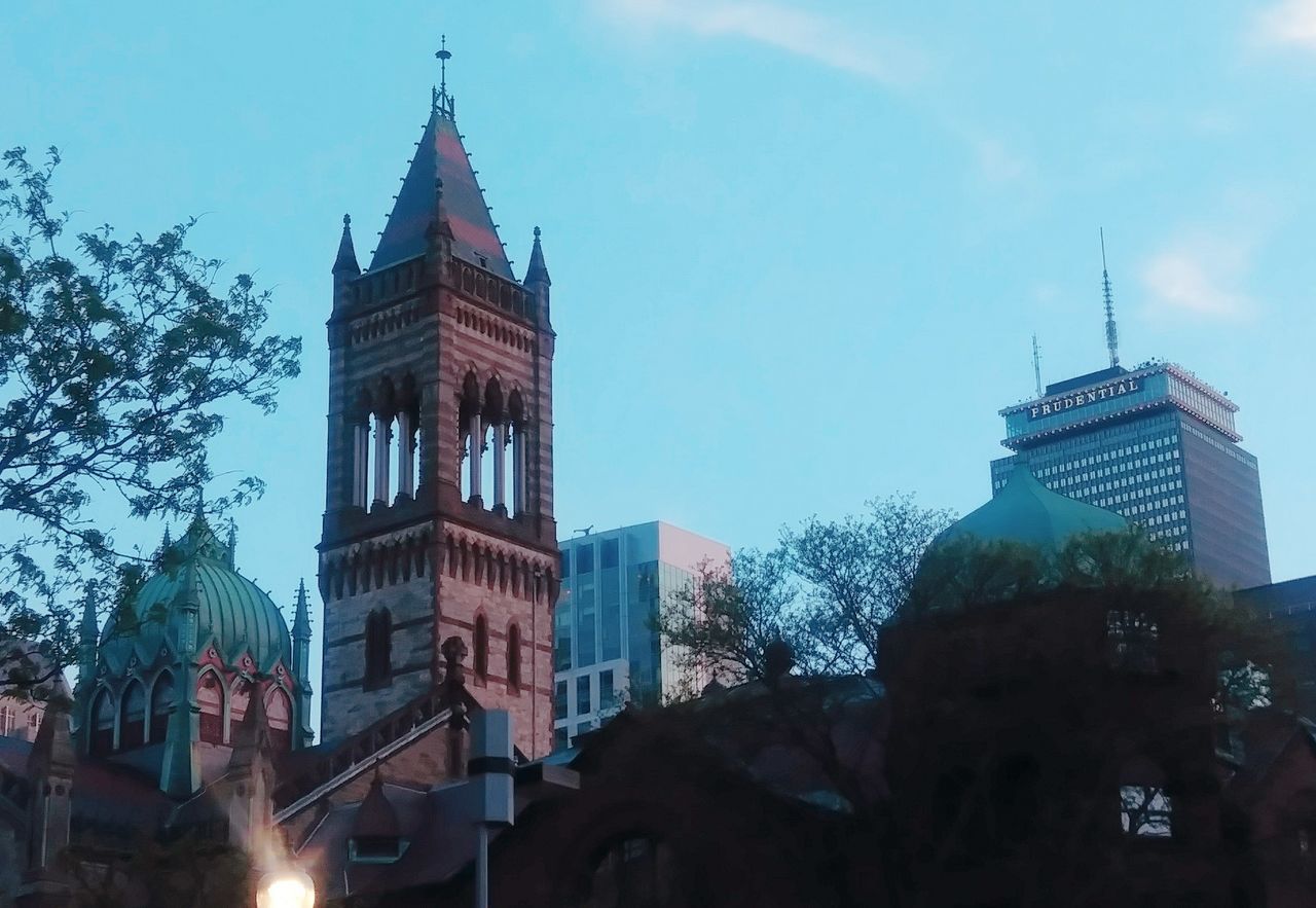 LOW ANGLE VIEW OF BUILDINGS IN CITY