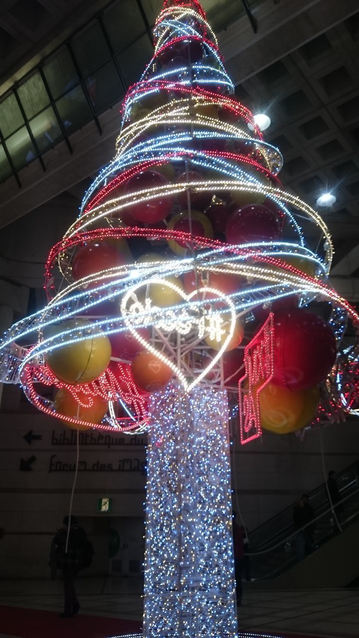 ILLUMINATED FERRIS WHEEL