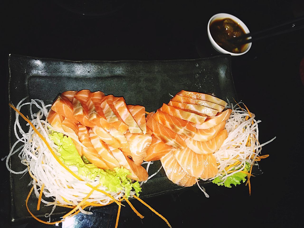 HIGH ANGLE VIEW OF MEAT IN BOWL