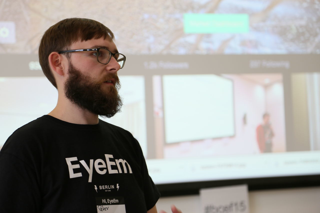 young men, person, lifestyles, young adult, headshot, leisure activity, communication, portrait, looking at camera, casual clothing, mid adult, front view, mid adult men, handsome, sunglasses, focus on foreground, wireless technology, beard