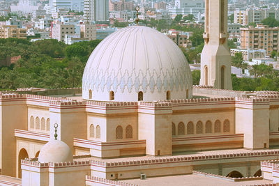 Aerial view of the gorgeous al fateh grand mosque in manama, the capital city of bahrain