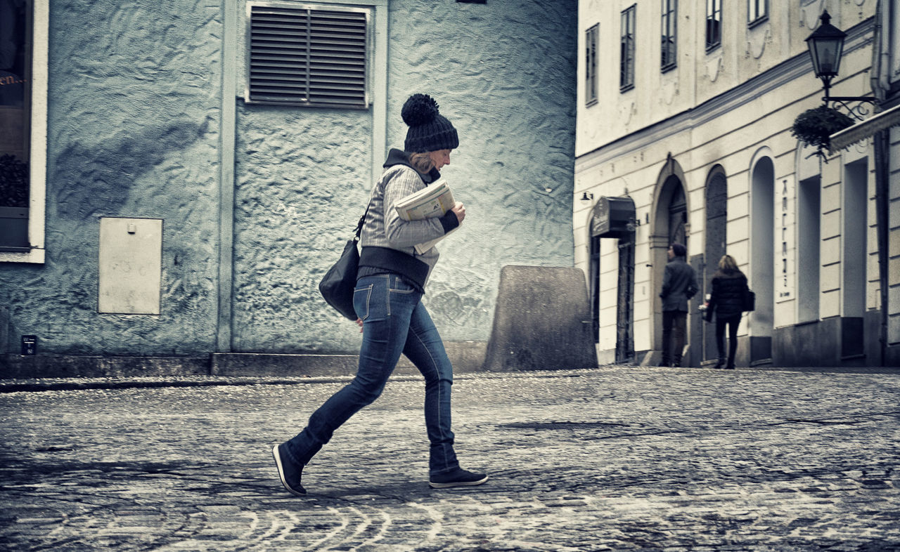 building exterior, architecture, built structure, full length, walking, lifestyles, street, men, rear view, building, city, leisure activity, person, standing, city life, casual clothing, day, window