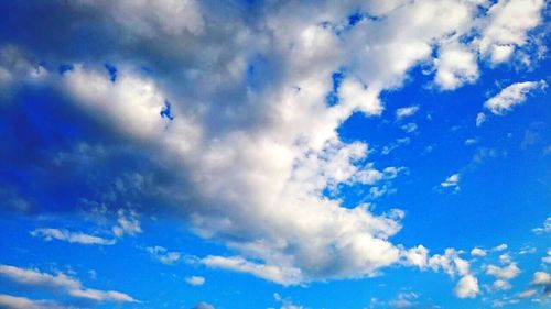 Low angle view of cloudy sky