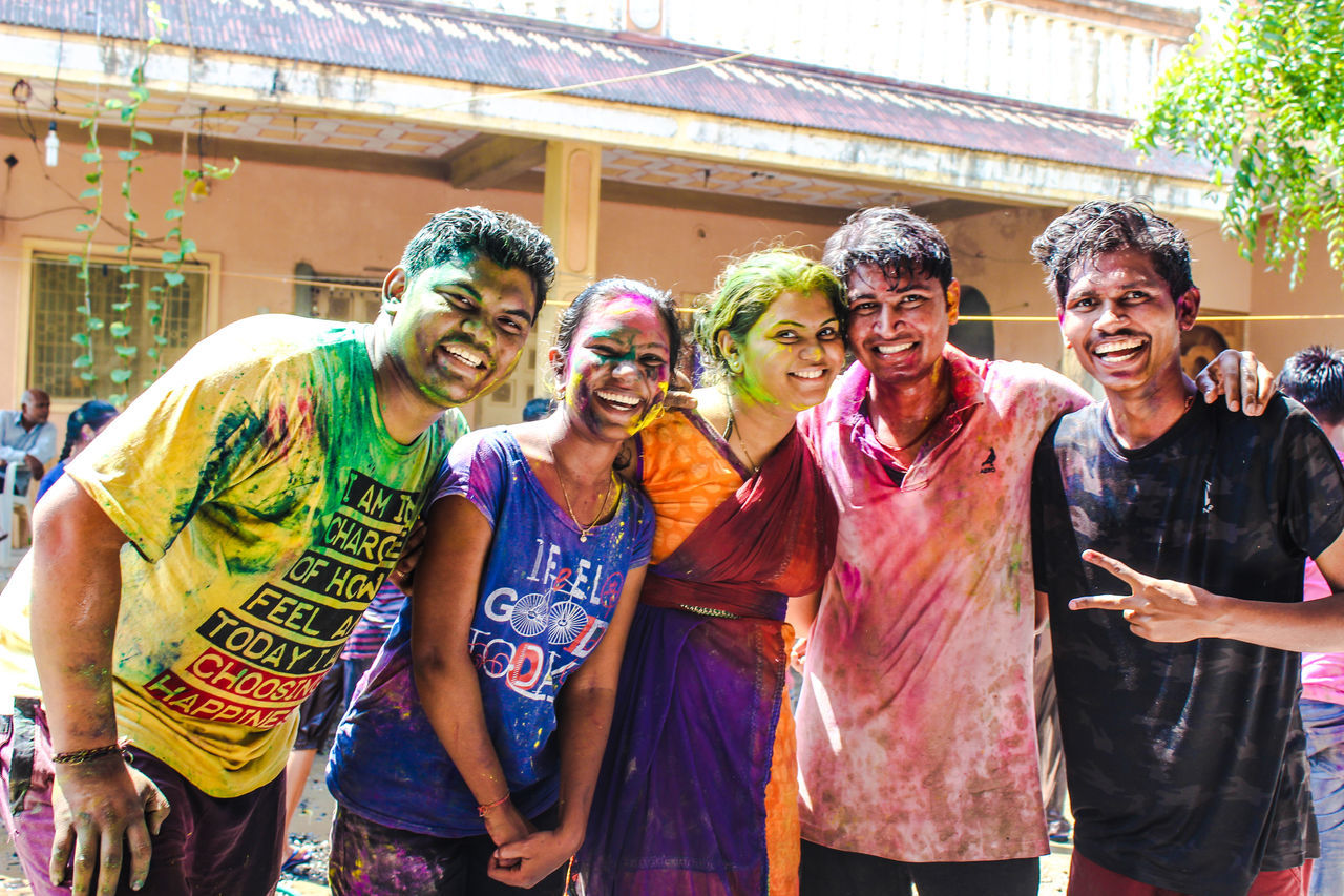 lifestyles, togetherness, leisure activity, young adult, friendship, bonding, happiness, young women, casual clothing, person, portrait, smiling, love, looking at camera, large group of people, front view, enjoyment, fun