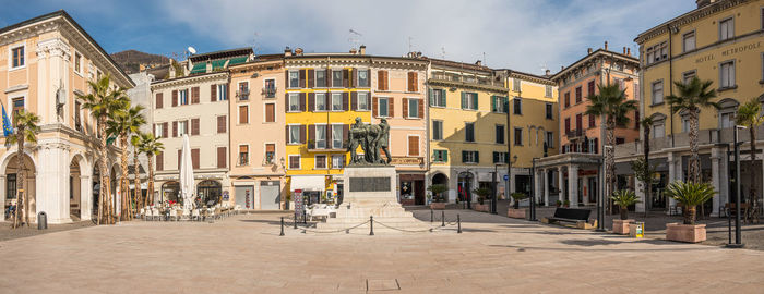 The main square in the lakeside promenade of salò