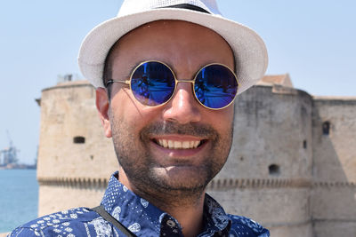 Portrait of smiling mid adult man wearing sunglasses