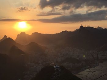 Scenic view of sugarloaf mountain against sky at rio de janeiro during sunset