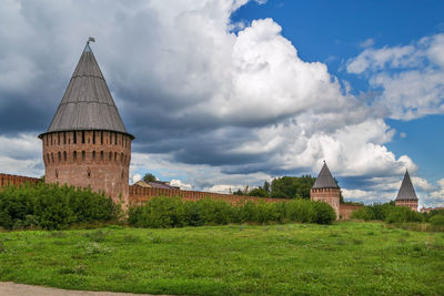 Fortress wall with the dolgochevskaya tower in smolensk, russia