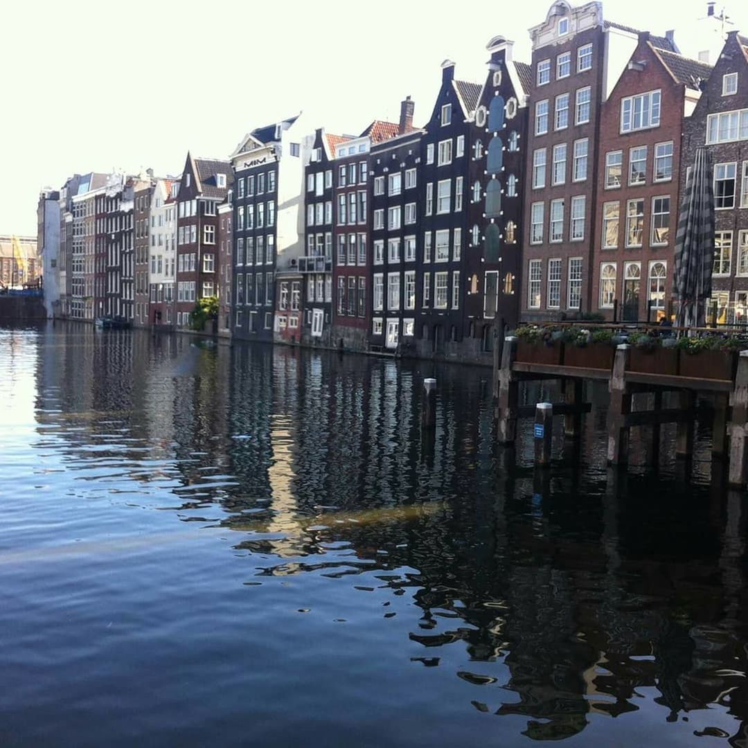 building exterior, built structure, water, architecture, reflection, waterfront, building, nature, residential district, city, day, no people, canal, house, outdoors, sky, clear sky, rippled, apartment, row house