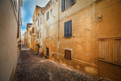 Narrow alley amidst buildings in city