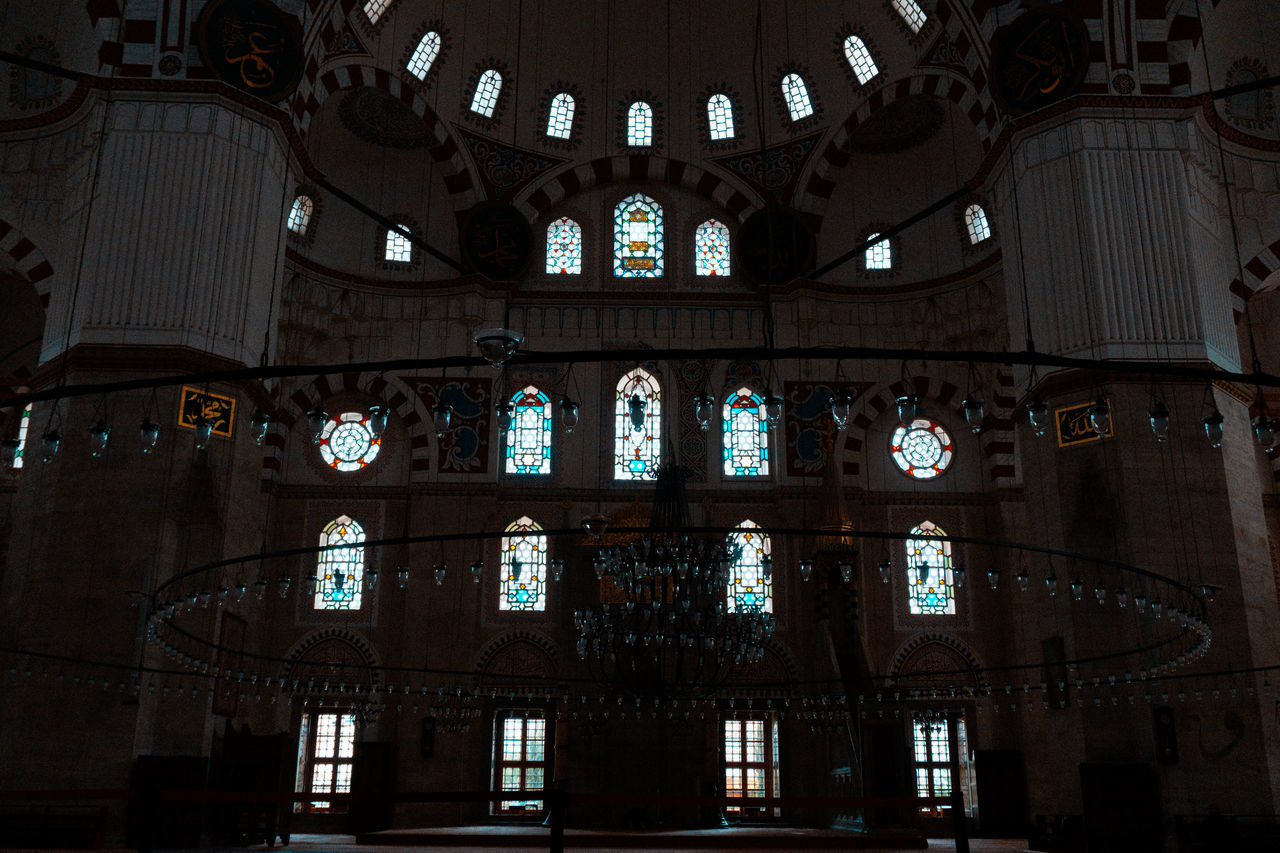 LOW ANGLE VIEW OF ORNATE BUILDING