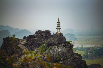 Hang mua peak - dragon temple un tam cock north vietnam