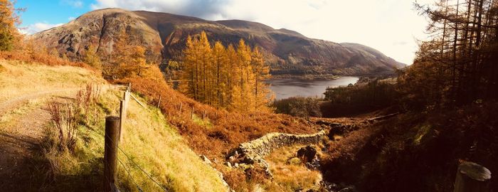 Panoramic view of lake and mountains against sky