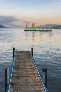 Last lights of the sunset in velden. reflections on the water and christmas atmosphere. austria.