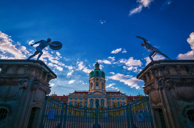 View of charlottenburg palace from the entrance gate. photographed from a horizontal perspective.