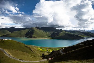 Panoramic view of lake and mountains against sky