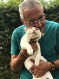 Full length of a man holding cat