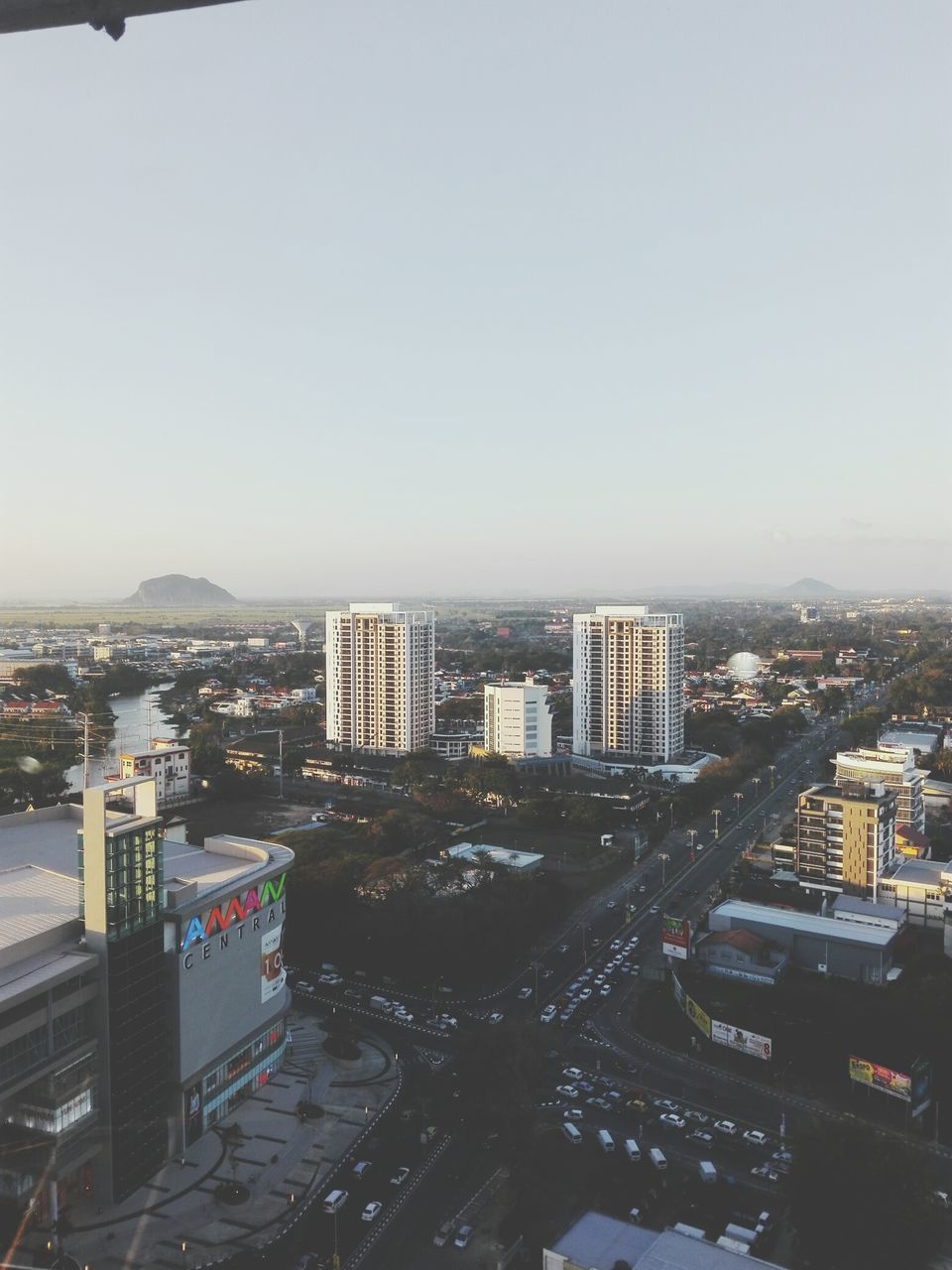 architecture, building exterior, built structure, cityscape, city, crowded, high angle view, clear sky, copy space, skyscraper, residential district, tower, city life, residential building, capital cities, tall - high, river, residential structure, urban skyline, water