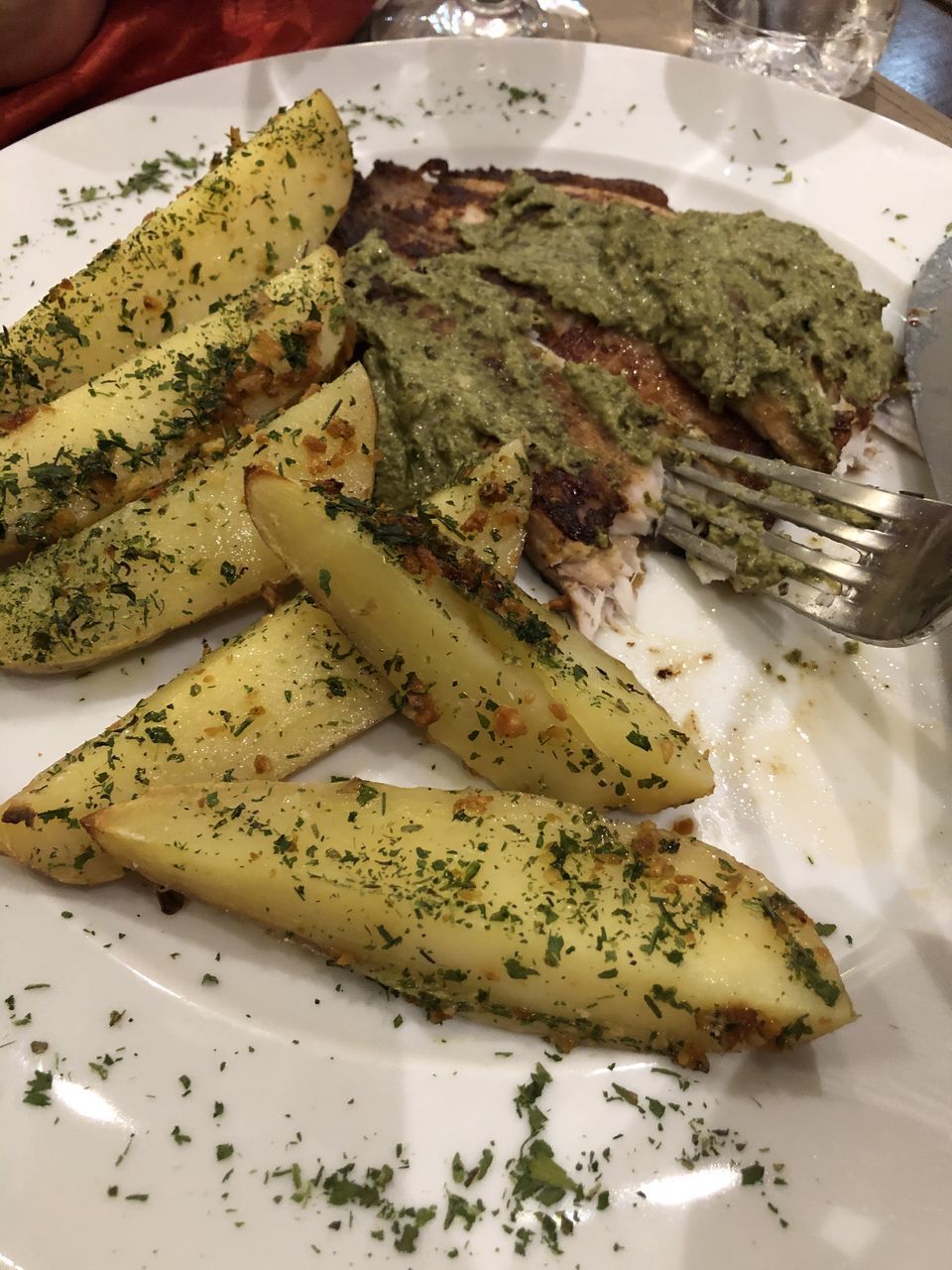 HIGH ANGLE VIEW OF MEAL IN PLATE