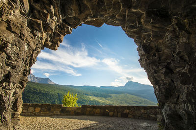 Cave lookout going to the sun road, glacier national park, monta