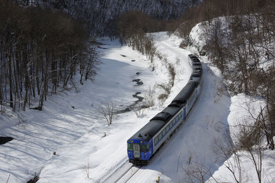 Kiha 183 limited expres okhotsk running on s-shaped curve