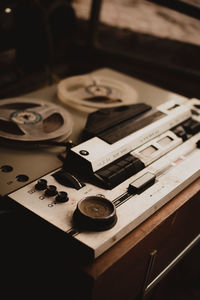 A close up of an old reel to reel tape recorder 