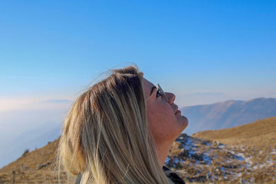 Portrait of woman in sunglasses against sky