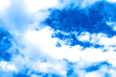 Low angle view of cloudy sky