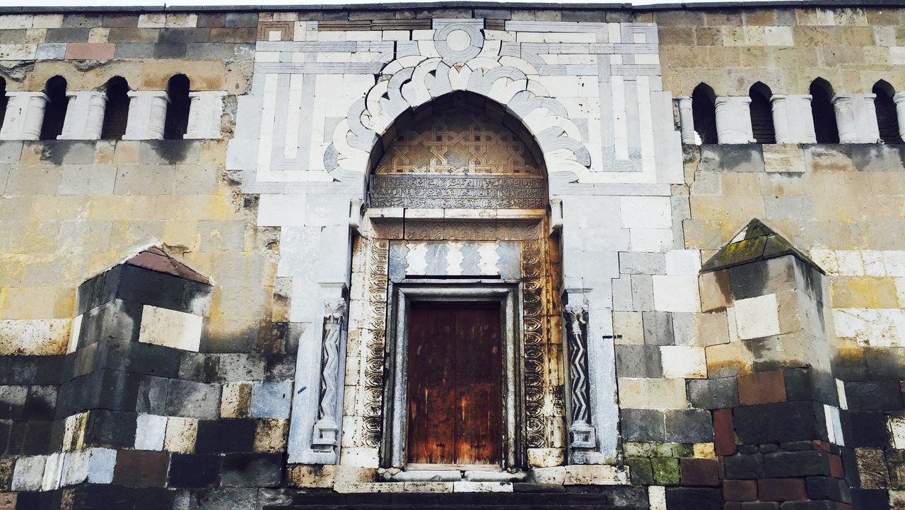 architecture, built structure, building exterior, old, door, window, arch, weathered, abandoned, brick wall, entrance, damaged, facade, wall - building feature, closed, history, building, house, deterioration, run-down