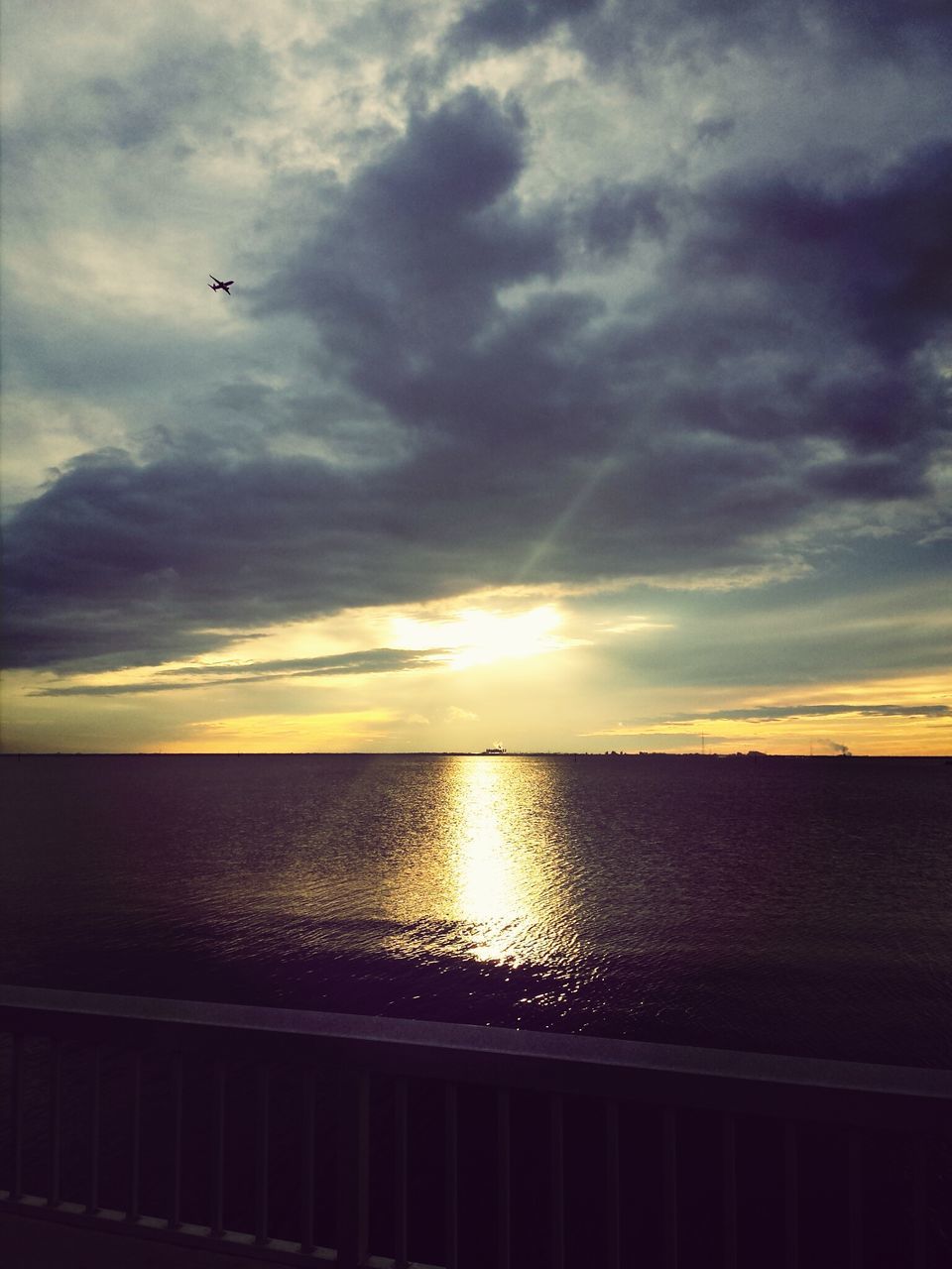 sunset, sea, horizon over water, water, sky, cloud - sky, scenics, sun, beauty in nature, tranquil scene, tranquility, silhouette, beach, nature, reflection, idyllic, cloud, cloudy, bird, orange color