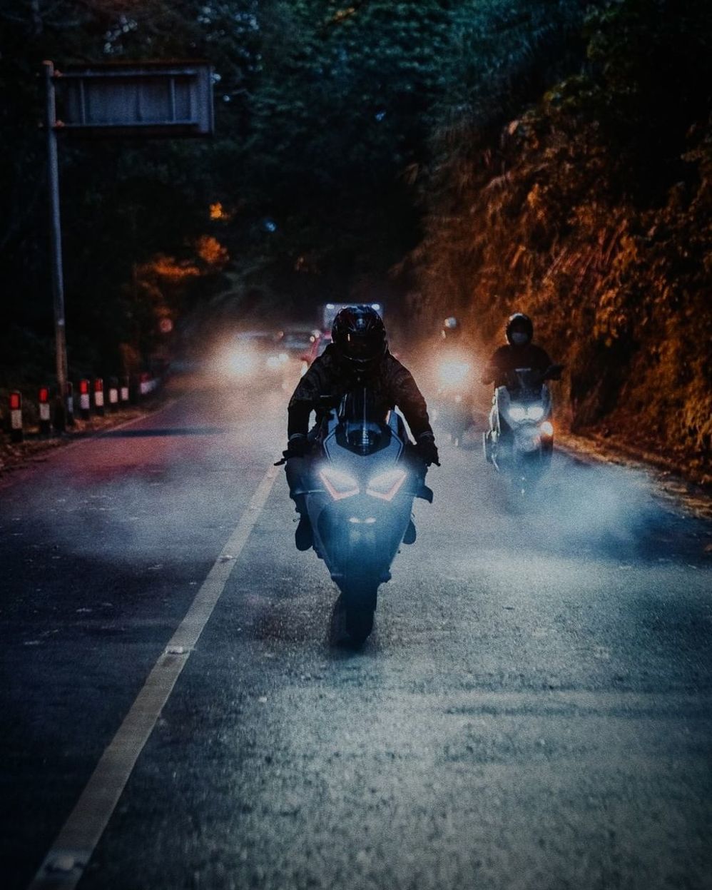 darkness, night, transportation, road, street, city, light, one person, full length, illuminated, adult, sign, motion, rear view, nature, mode of transportation, architecture, tree, men, screenshot, outdoors, walking, motor vehicle, protection, headlight, person, wet