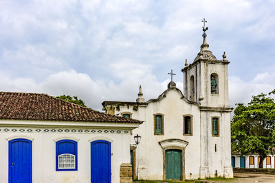 Historic church facade in the famous city of paraty on the coast of rio de janeiro