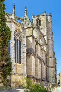 Narbonne cathedral is a roman catholic church located in the town of narbonne, france.