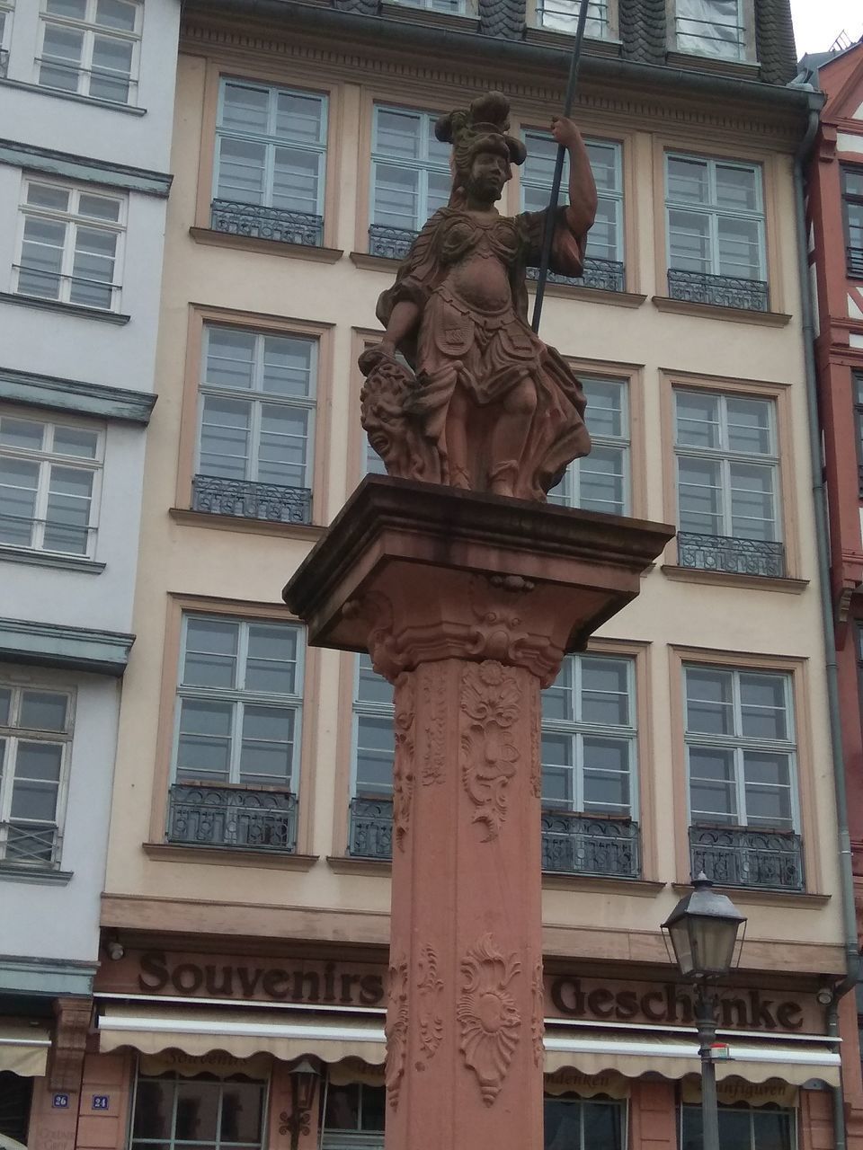 LOW ANGLE VIEW OF STATUE AGAINST BUILDINGS