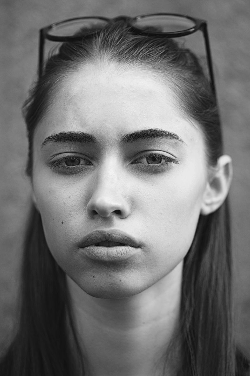 young adult, young women, real people, one person, front view, portrait, focus on foreground, close-up, headshot, beautiful woman, day, outdoors, lifestyles, looking at camera