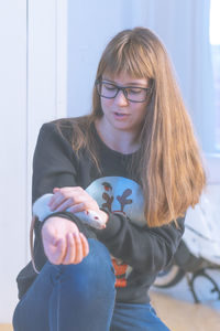 Close-up of smiling girl holding rat