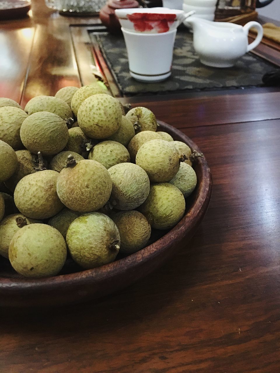 HIGH ANGLE VIEW OF FOOD ON TABLE