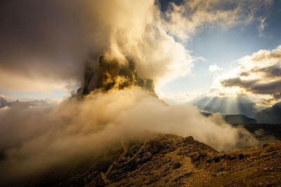 Tre cime di lavaredo dolomites italy at sunset