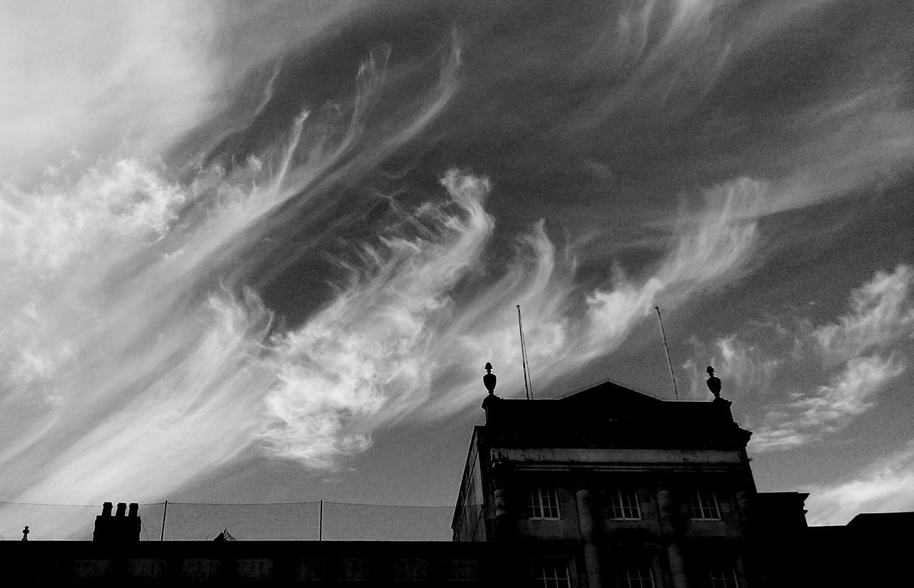 LOW ANGLE VIEW OF BUILDING AGAINST CLOUDY SKY