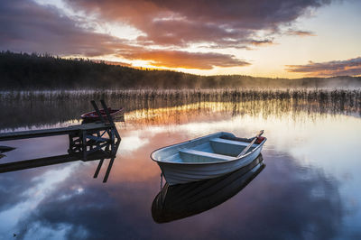 Rowing boat at lake